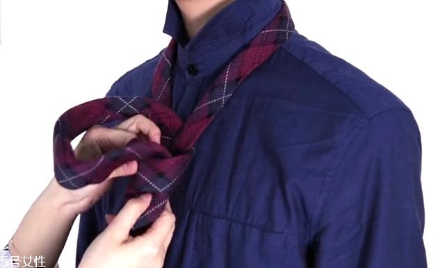 最簡單的領(lǐng)帶打法圖解 快捷打領(lǐng)帶的方法 最簡單的領(lǐng)帶打法圖解 快捷打領(lǐng)帶的方法