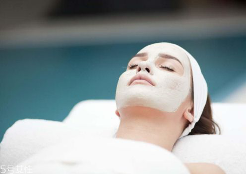 海藻面膜可以加精華液嗎 海藻中加精華液的功效 海藻面膜可以加精華液嗎 海藻中加精華液的功效