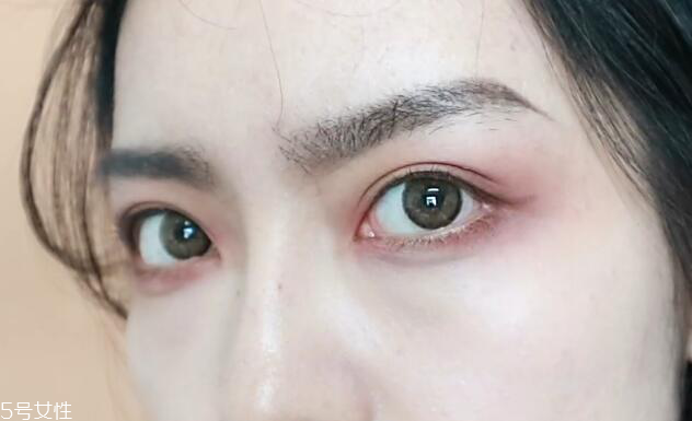 不夸張的混血妝怎么畫 一盤眼影完成日韓混血妝 不夸張的混血妝怎么畫 一盤眼影完成日韓混血妝