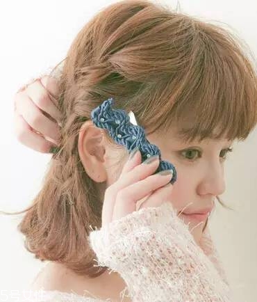 扎一半留一半的發(fā)型扎法 半扎發(fā)這樣扎好看 扎一半留一半的發(fā)型扎法 半扎發(fā)這樣扎好看