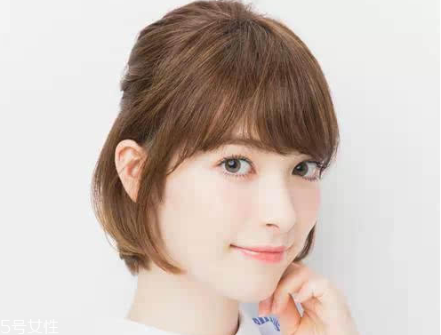 扎一半留一半的發(fā)型扎法 半扎發(fā)這樣扎好看 扎一半留一半的發(fā)型扎法 半扎發(fā)這樣扎好看