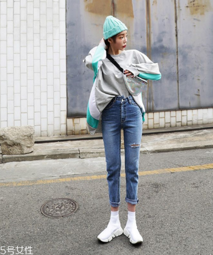 小白鞋會越穿越大嗎？小白鞋會不會變大