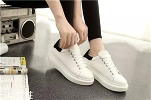 小白鞋會越穿越大嗎？小白鞋會不會變大