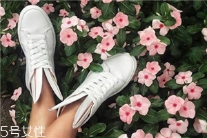 小白鞋適合跑步嗎？這幾類小白鞋不適合跑步