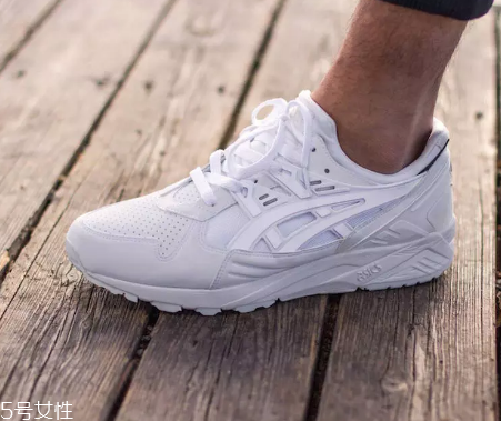 小白鞋可以用牙膏洗嗎？小白鞋用牙膏洗好處多