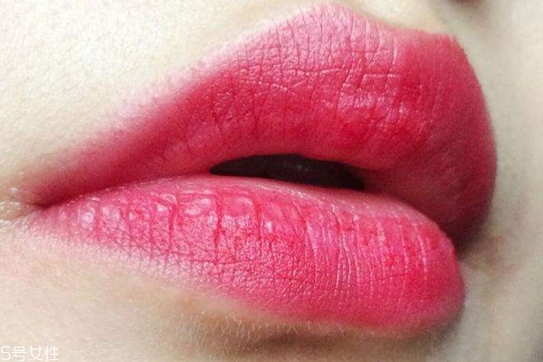 玫紅色口紅給人的感覺 玫紅色口紅土嗎 玫紅色口紅給人的感覺 玫紅色口紅土嗎