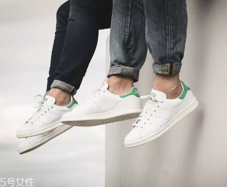 小白鞋可以用84洗嗎？慎用84洗小白鞋