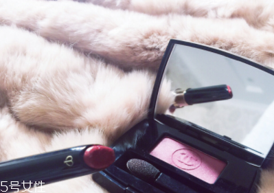 莧紅色是什么顏色 莧紅色口紅適合黃皮嗎 莧紅色是什么顏色 莧紅色口紅適合黃皮嗎