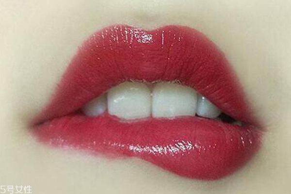 復(fù)古紅口紅會很艷嗎 復(fù)古紅口紅適合年齡 復(fù)古紅口紅會很艷嗎 復(fù)古紅口紅適合年齡