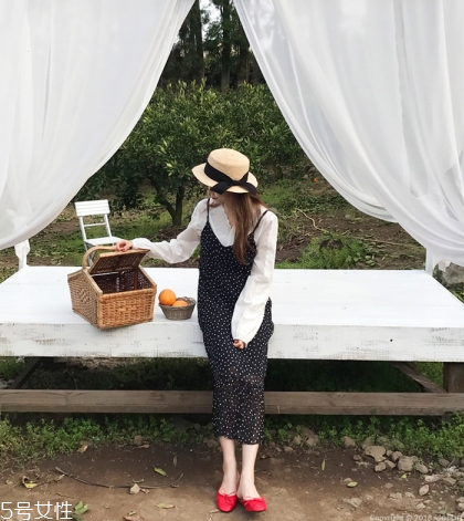 波點連衣裙怎么搭配？波點連衣裙搭配方案推薦