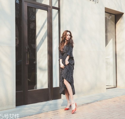 波點連衣裙怎么搭配？波點連衣裙搭配方案推薦