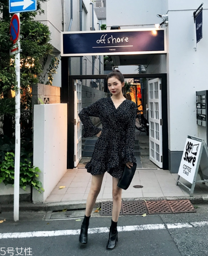 波點連衣裙怎么搭配？波點連衣裙搭配方案推薦