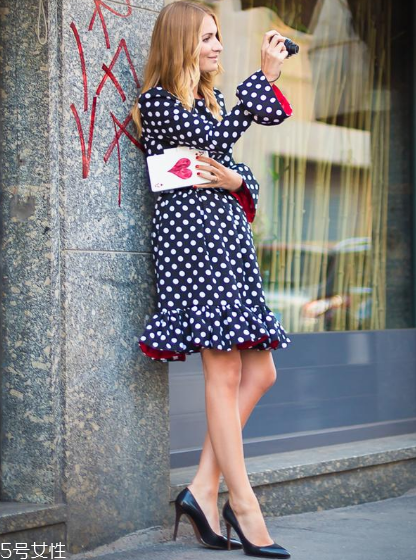 波點連衣裙怎么搭配？波點連衣裙搭配方案推薦