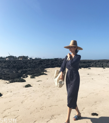 波點連衣裙怎么搭配？波點連衣裙搭配方案推薦