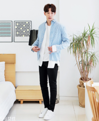 襯衫和t恤衫怎么搭配？襯衫和t恤衫搭配圖片