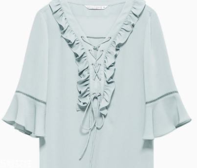 平胸適合什么風(fēng)格衣服 平胸妹子高級穿搭法