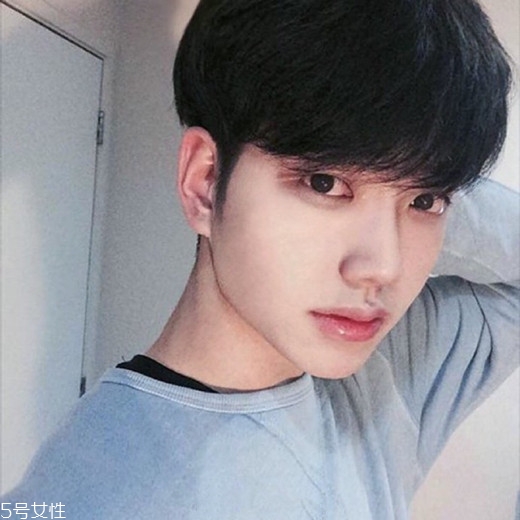 2022年最流行的發(fā)型男 男生劉海這樣弄好看 2022年最流行的發(fā)型男 男生劉海這樣弄好看