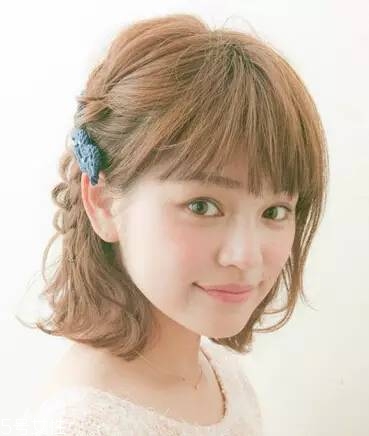 扎一半留一半的發(fā)型扎法 半扎發(fā)這樣扎好看 扎一半留一半的發(fā)型扎法 半扎發(fā)這樣扎好看