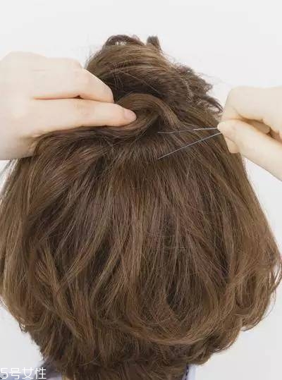 扎一半留一半的發(fā)型扎法 半扎發(fā)這樣扎好看 扎一半留一半的發(fā)型扎法 半扎發(fā)這樣扎好看