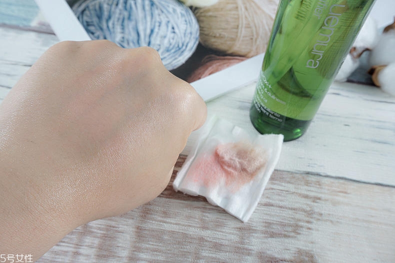 植村秀卸妝油致痘嗎 植村秀卸妝油實(shí)測(cè) 植村秀卸妝油致痘嗎 植村秀卸妝油實(shí)測(cè)