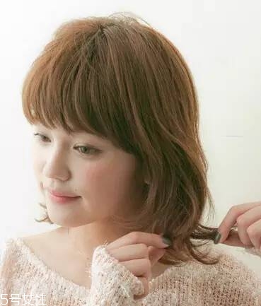 扎一半留一半的發(fā)型扎法 半扎發(fā)這樣扎好看 扎一半留一半的發(fā)型扎法 半扎發(fā)這樣扎好看