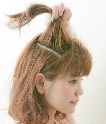 扎一半留一半的發(fā)型扎法 半扎發(fā)這樣扎好看 扎一半留一半的發(fā)型扎法 半扎發(fā)這樣扎好看