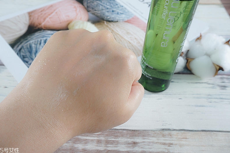 植村秀卸妝油致痘嗎 植村秀卸妝油實(shí)測(cè) 植村秀卸妝油致痘嗎 植村秀卸妝油實(shí)測(cè)