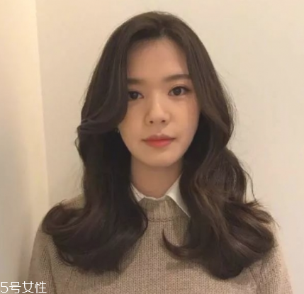 2018年流行什么樣的卷發(fā) 流行卷發(fā)發(fā)型推薦 2018年流行什么樣的卷發(fā) 流行卷發(fā)發(fā)型推薦