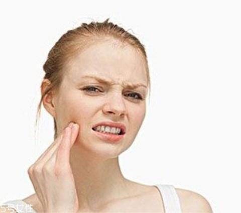 皮膚出油是因?yàn)轵x(chóng)嗎 臉上有螨蟲(chóng)的征兆 皮膚出油是因?yàn)轵x(chóng)嗎 臉上有螨蟲(chóng)的征兆