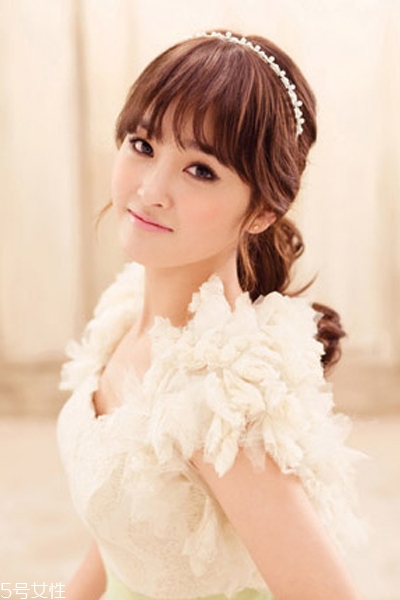 新娘發(fā)型可以可以留劉海嗎 洋氣的新娘發(fā)型 新娘發(fā)型可以可以留劉海嗎 洋氣的新娘發(fā)型