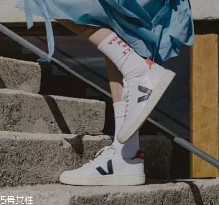 小白鞋清潔劑怎么打開(kāi)？小白鞋清潔劑打開(kāi)方法