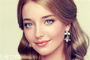 新娘發(fā)型可以可以留劉海嗎 洋氣的新娘發(fā)型 新娘發(fā)型可以可以留劉海嗎 洋氣的新娘發(fā)型