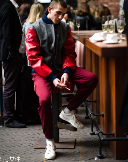 小白鞋前面擠腳怎么辦？小白鞋前面擠腳解決方法