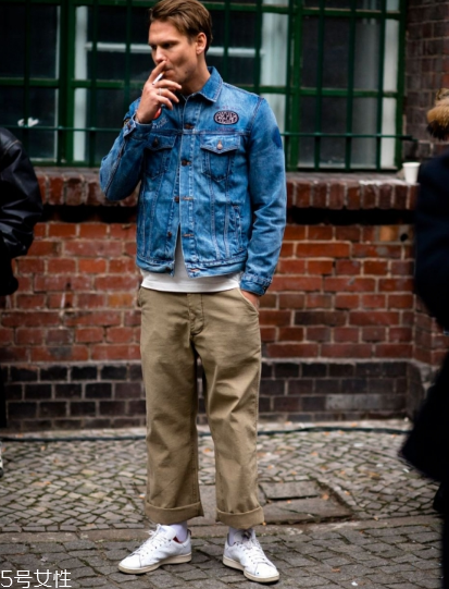 小白鞋前面擠腳怎么辦？小白鞋前面擠腳解決方法