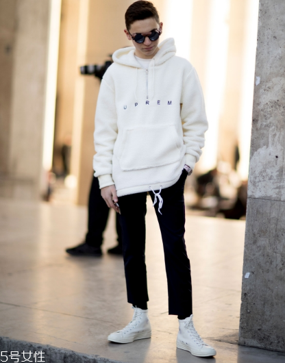 小白鞋太大了怎么辦？小白鞋買大了解決方法