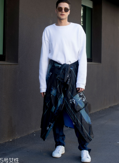 小白鞋太大了怎么辦？小白鞋買大了解決方法