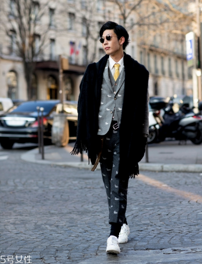 小白鞋有折痕怎么辦？小白鞋上的折痕消除方法