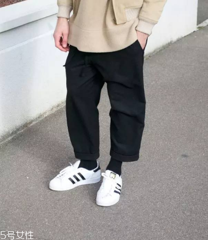 小白鞋上的泥怎么去除？小白鞋上的泥點(diǎn)清洗方法