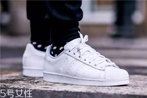 小白鞋曬黃了怎么辦？小白鞋曬黃了這樣恢復