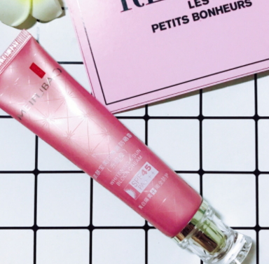 美膚寶和珀萊雅哪個(gè)好？關(guān)于美膚寶和珀萊雅的選擇