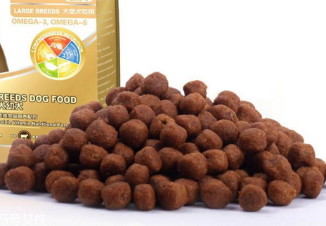 羊奶粉可以和狗糧一起吃嗎 羊奶粉可以和狗糧一起吃嗎