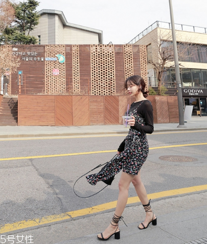 雪紡連衣裙配什么鞋子？雪紡連衣裙搭配鞋子圖片