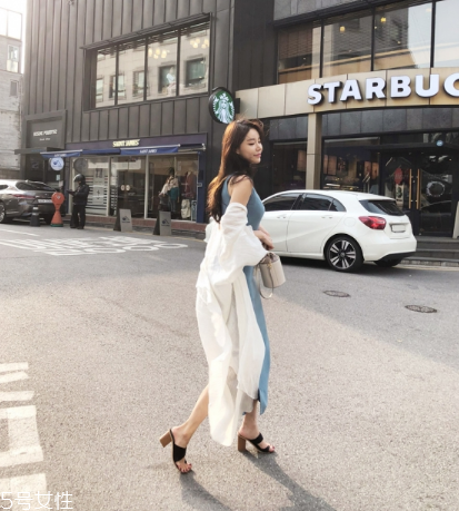 無袖連衣裙怎么搭配外套？無袖連衣裙搭配圖片