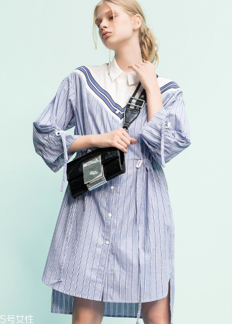 中長(zhǎng)款襯衫怎么搭配？中長(zhǎng)款襯衫搭配技巧