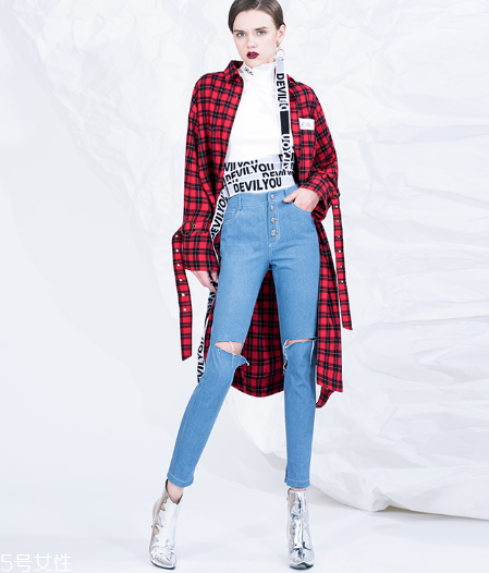 中長(zhǎng)款襯衫怎么搭配？中長(zhǎng)款襯衫搭配技巧