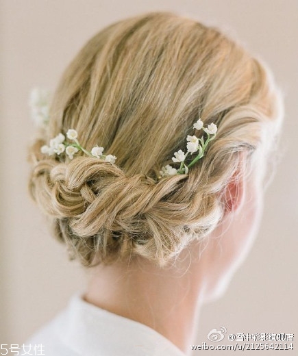 2018新娘發(fā)型新款式圖片及詳細步驟 浪漫的新娘發(fā)型
