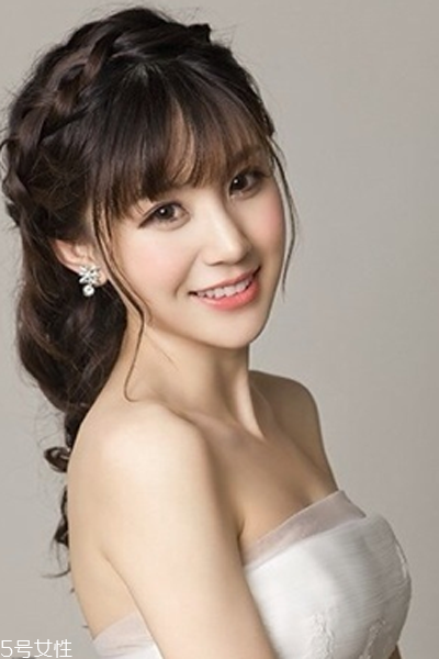 新娘發(fā)型可以可以留劉海嗎 洋氣的新娘發(fā)型 新娘發(fā)型可以可以留劉海嗎 洋氣的新娘發(fā)型