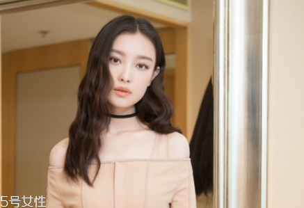 怎么用卷發(fā)棒卷水波紋 水波紋卷發(fā)教程 怎么用卷發(fā)棒卷水波紋 水波紋卷發(fā)教程