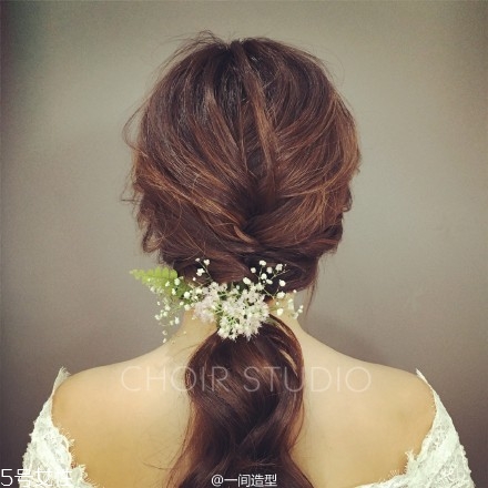 2018新娘發(fā)型新款式圖片及詳細步驟 浪漫的新娘發(fā)型