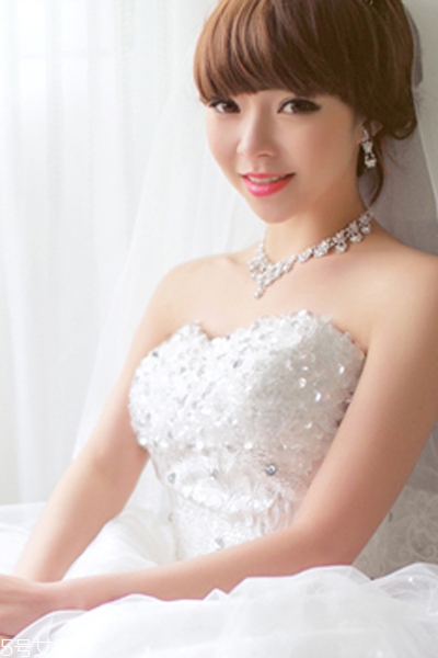 新娘發(fā)型可以可以留劉海嗎 洋氣的新娘發(fā)型 新娘發(fā)型可以可以留劉海嗎 洋氣的新娘發(fā)型